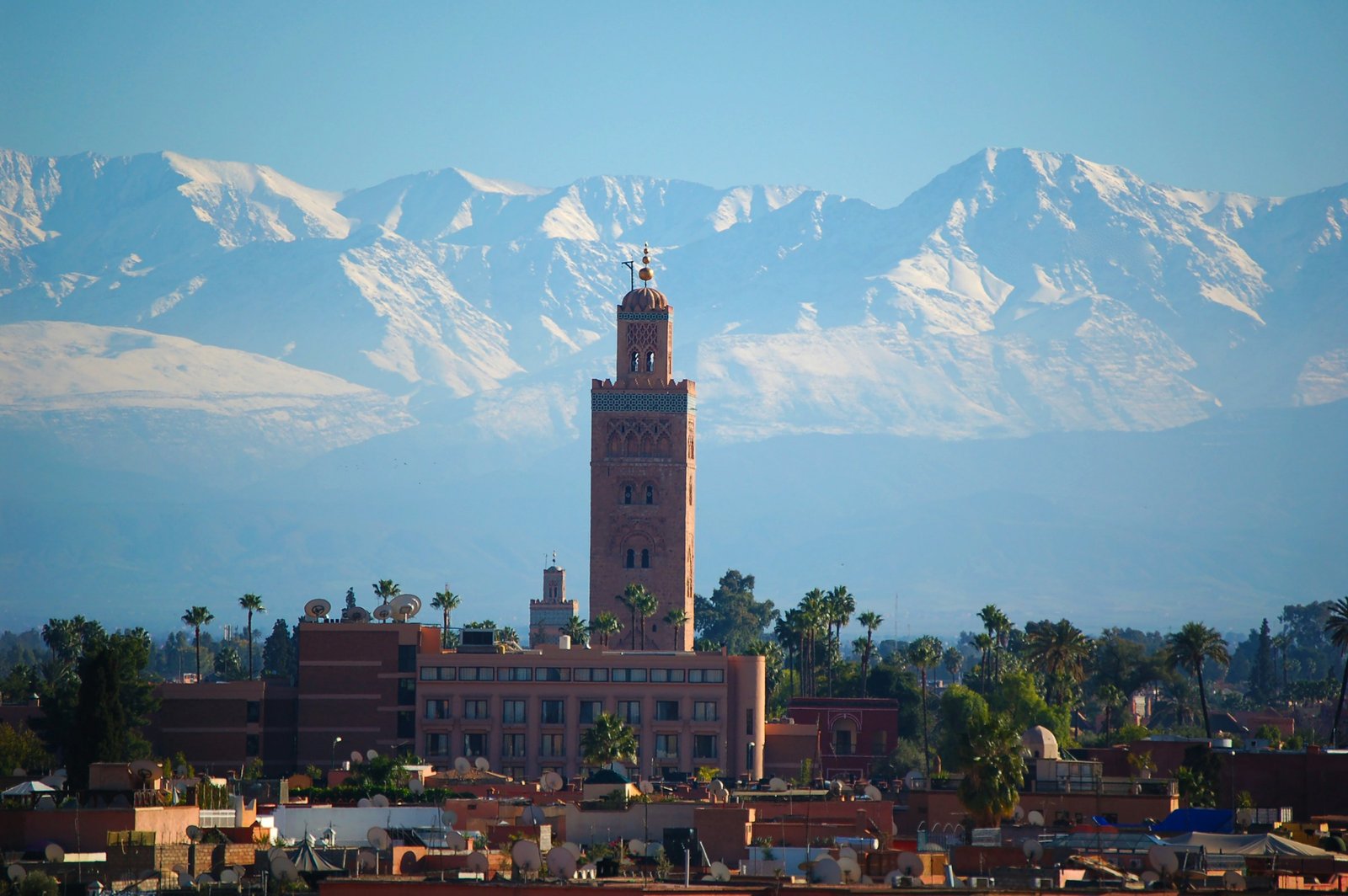 O minarete sobre a cidade
