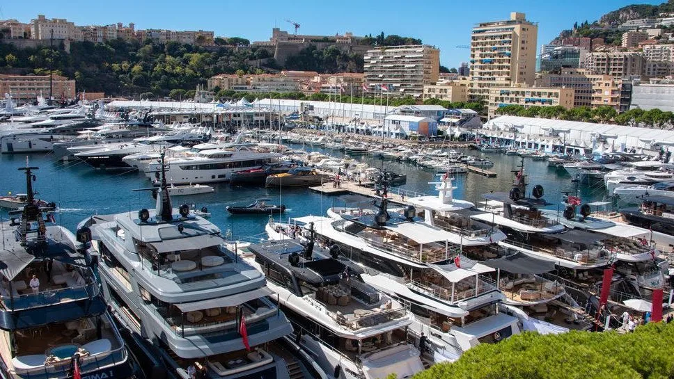 Monaco Yacht Show, o porto antes do público