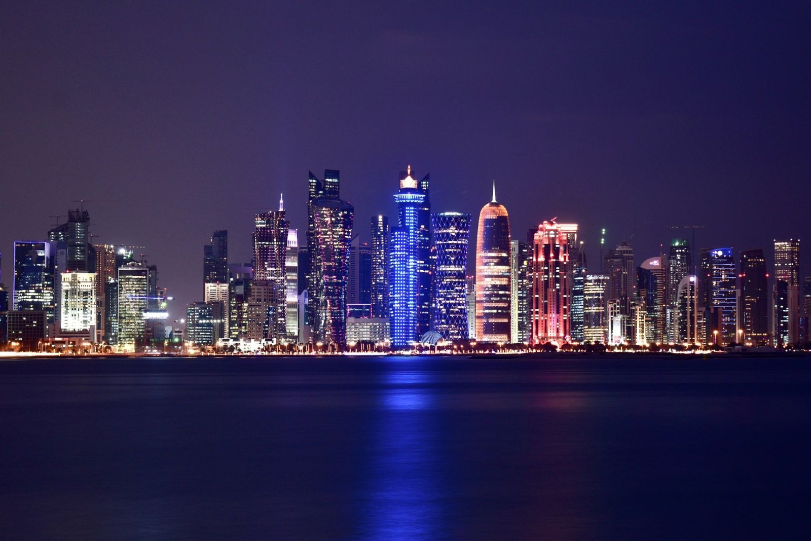 Skyline de West Bay à noite, em Doha