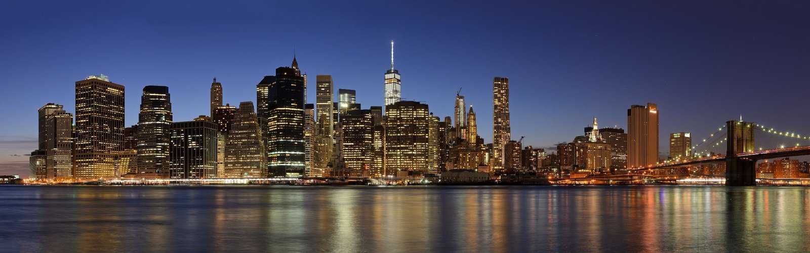 A ponta sul de Manhattan, vista do Brooklyn