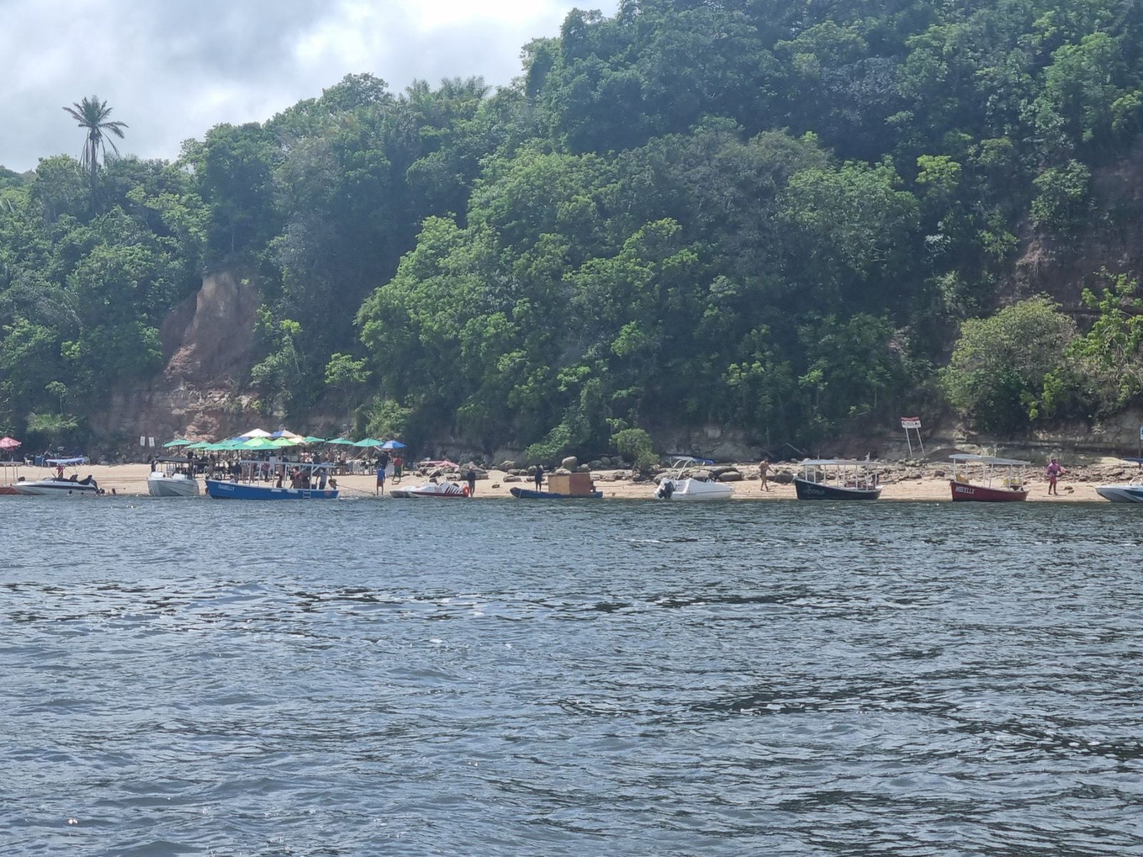 Os barcos no rio