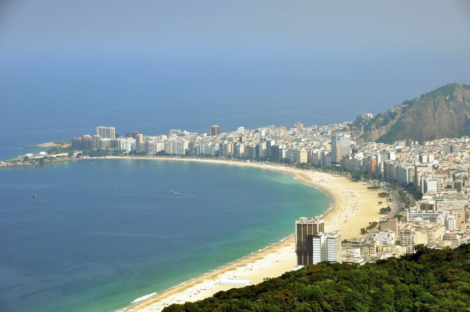 A curva de Copacabana vista do alto
