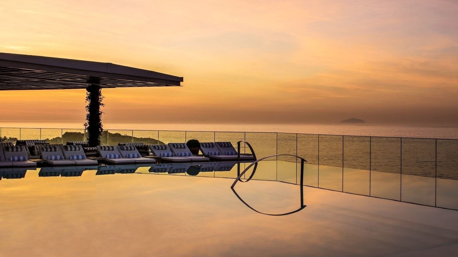 A piscina do Fasano ao entardecer