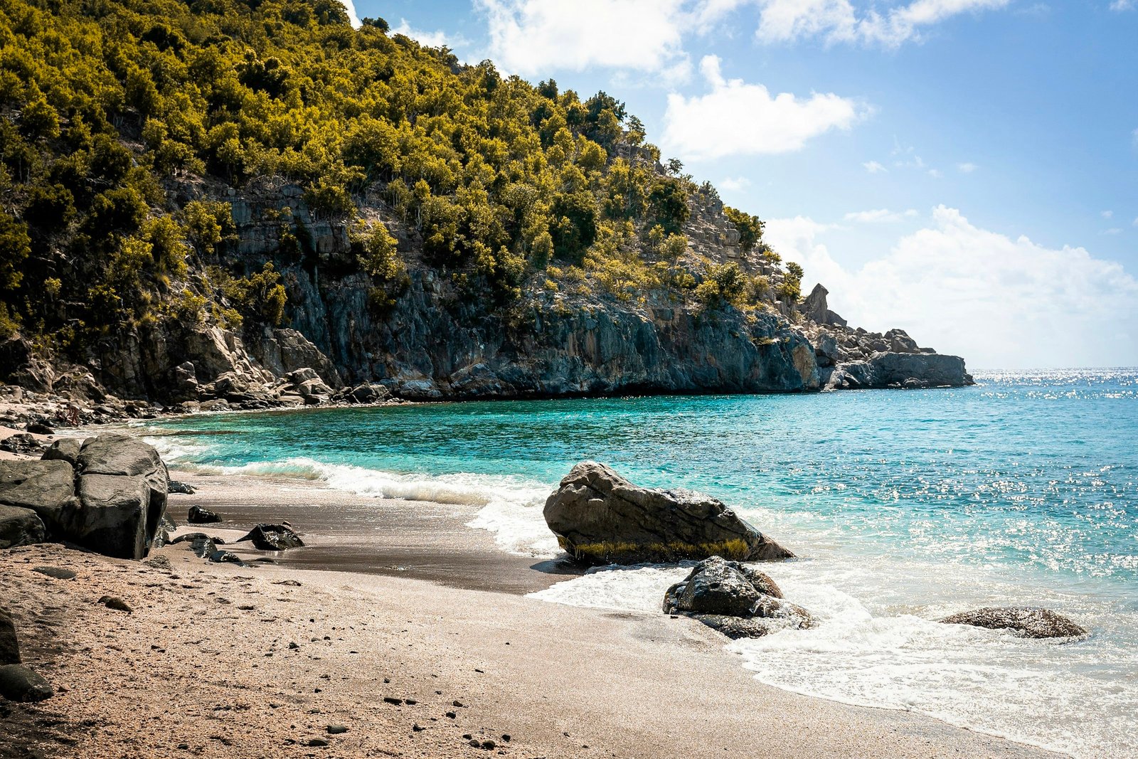 A praia no meio do dia